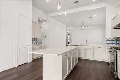 15564 Leopard Lily Ln, Conroe, TX 77302 - photo 7