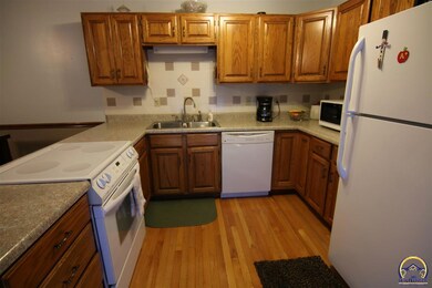 3906 SW Colly Creek Dr, Topeka, KS 66610 - photo 6