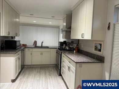 3235 Oakcrest Dr NW, Salem, OR 97304 - photo 5