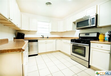 110 Carothers St, Copperas Cove, TX 76522 - photo 2