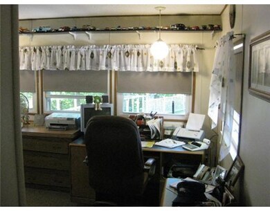 Studio/Study/Office.