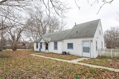 5621 Monrovia St, Shawnee, KS 66216 - photo 3