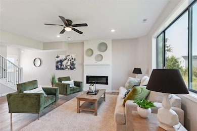 7000 Lake Hill Dr unit 70, Des Moines, IA 50320 - photo 2