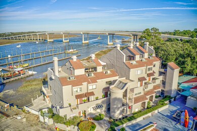 5. 301B Dockmaster - 90 Helmsman Way, HH
