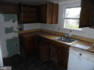 7723 Michele Dr, Hyattsville, MD 20785 - photo 4