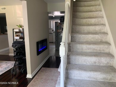 102 Acorn Ct, Jacksonville, NC 28540 - photo 4