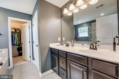 12921 Hoadly Manor Dr, Manassas, VA 20112 - photo 4