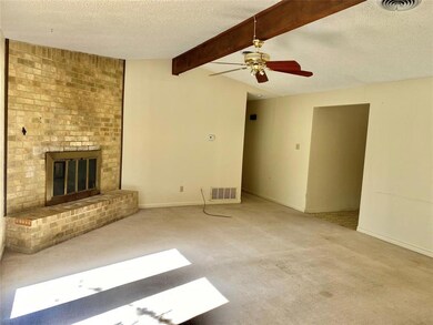 22 Scotsmeadow St, Gainesville, TX 76240 - photo 3