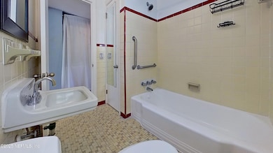 Bathroom (8)