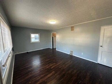 896 S James Rd, Columbus, OH 43227 - photo 2