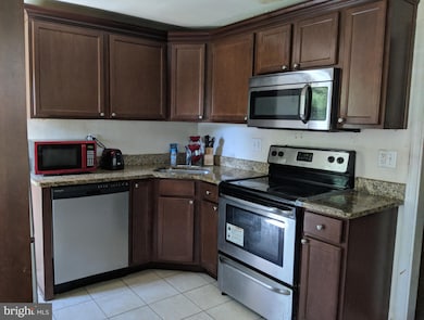 443 Martin Dr, New Castle, DE 19720 - photo 2