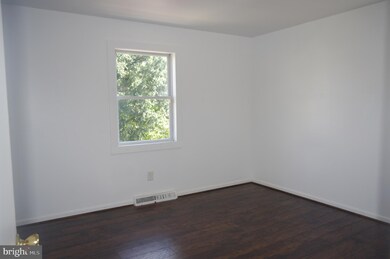 2911 Bayonne Ave, Baltimore, MD 21214 - photo 5