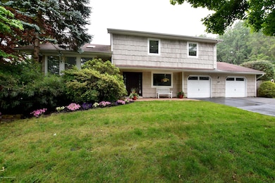 4 Victoria Ct, Morganville, NJ 07751 - photo 2