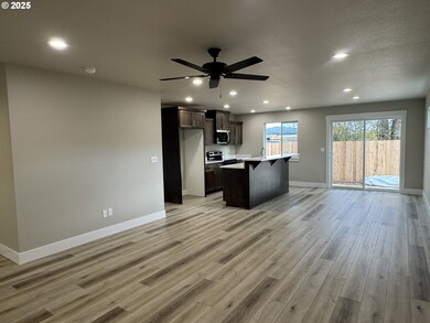 220 Miller St, Sutherlin, OR 97479 - photo 4