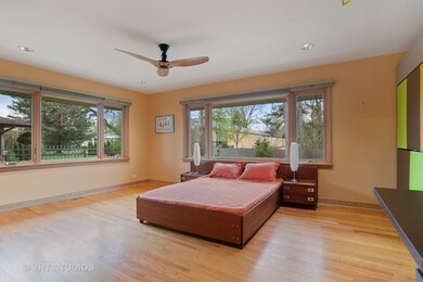 1381 Shagbark Dr, Des Plaines, IL 60018 - photo 2