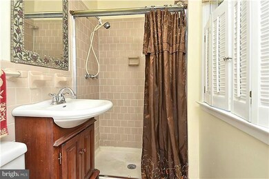 2420 Stirrup Ln, Alexandria, VA 22308 - photo 4