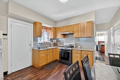 98 W 49th St, Bayonne, NJ 07002 - photo 5