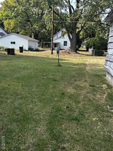 311 N Elm St, Nokomis, IL 62075 - photo 5