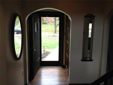 Entry/Foyer.