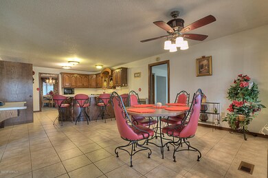 410 East Barefoot Road-large-007-Family