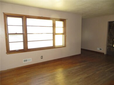 1513 E 26th St, Des Moines, IA 50317 - photo 6