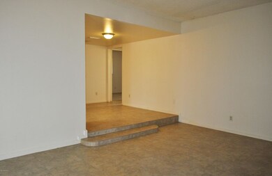 living room and dining_DSC0035