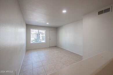 2807 E Capri Cir unit 3, Mesa, AZ 85204 - photo 6