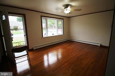 818 Walnut St, New Holland, PA 17557 - photo 2