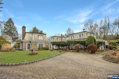 136 Chestnut Ridge Rd, Saddle River, NJ 07458 - photo 5