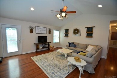111 Cactus Ln unit 19, Statesville, NC 28625 - photo 2