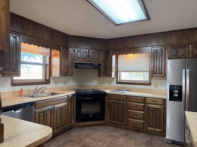 111 Parkwood, Teague, TX 75860 - photo 6