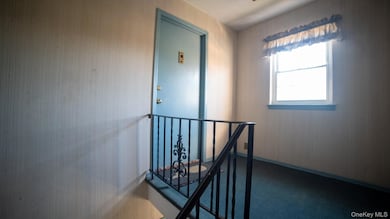 614 Woodland Hills Rd, White Plains, NY 10603 - photo 3