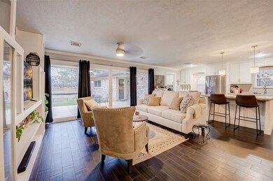 4203 Ravine Dr, Friendswood, TX 77546 - photo 3