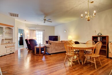 1544 Honeybee Ln Unit 2-large-004-3-DSC