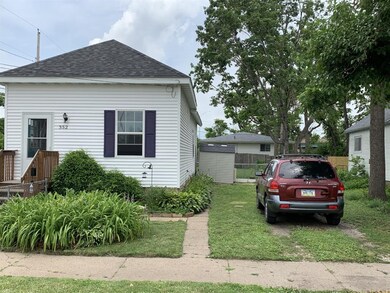 352 6th Ave SW, Cedar Rapids, IA 52404 - photo 2