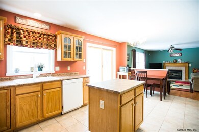 1019 Merlin Dr, Schenectady, NY 12309 - photo 3