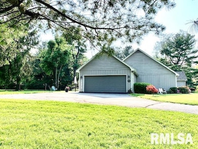 105 James Ln, Jacksonville, IL 62650 - photo 4
