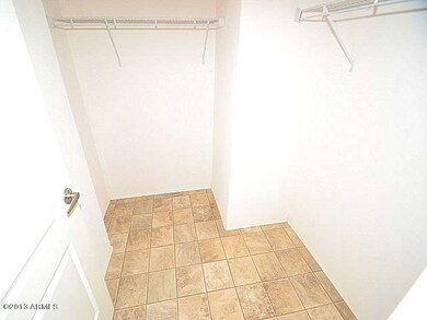 023-248154-walk-in-closet