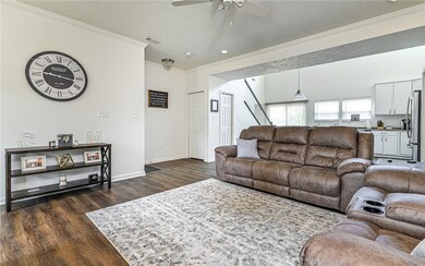 Spacious living room with crown molding, recessed