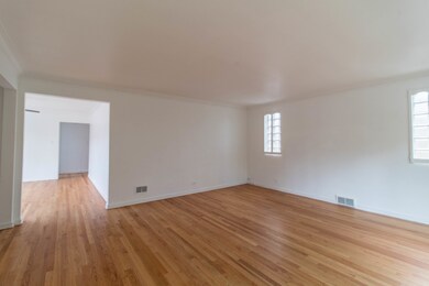 6207 N Richmond St unit 2, Chicago, IL 60659 - photo 4