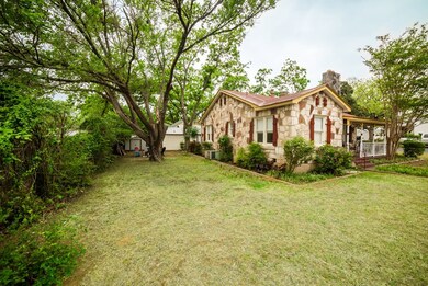 215 W College St, Fredericksburg, TX 78624 - photo 4