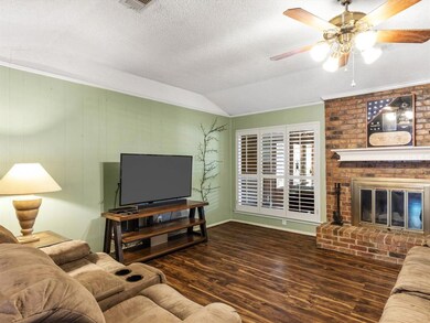 2040 Northglen Dr, Hurst, TX 76054 - photo 6