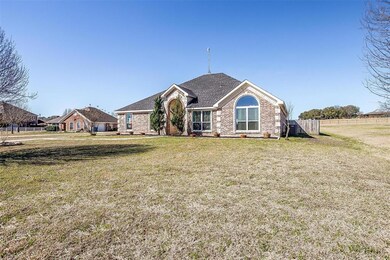 129 Lost Oak Dr, Azle, TX 76020 - photo 3