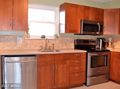 922 Stormont Cir, Halethorpe, MD 21227 - photo 7