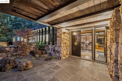 9034 Mcgurrin Rd, Oakland, CA 94605 - photo 2