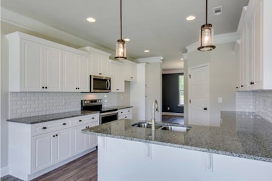 101 Burberry Cir, Greenwood, SC 29646 - photo 2