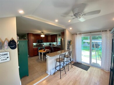 46 Crescent Rd, Manchester, NH 03103 - photo 2