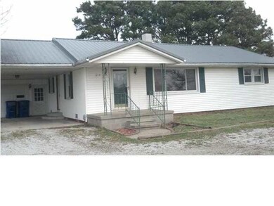 634 E Elnora St, Odon, IN 47562 - photo 2