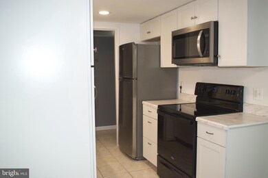 11602 Stoneview Square unit 1B, Reston, VA 20191 - photo 4