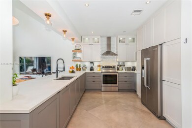 10918 NW 70th St, Doral, FL 33178 - photo 4